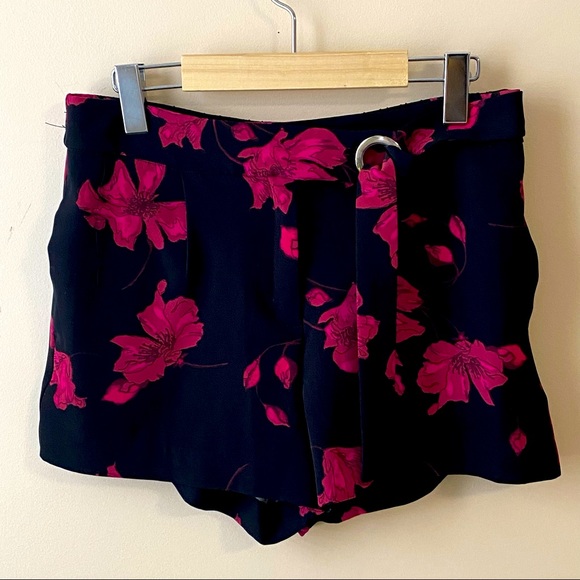 Dynamite black with fuchsia flowers shorts - Picture 5 of 9